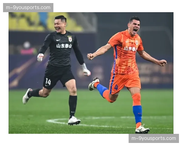 终场哨响，Ryan Williams跪地掩面庆祝格伦代尔站双冠